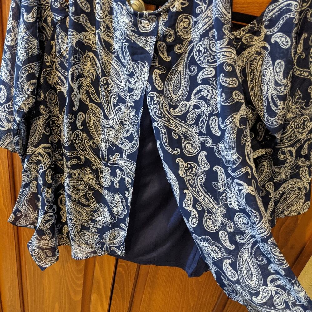 Entro Navy Paisley Cold Shoulder Bell Sleeve Boho Blouse NWT Size Medium - Picture 6 of 10